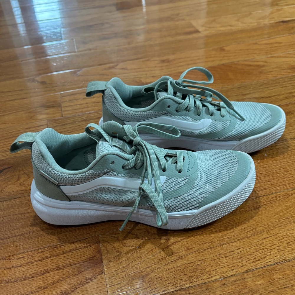 Vans Women's UltraRange Shoes in Sage Green